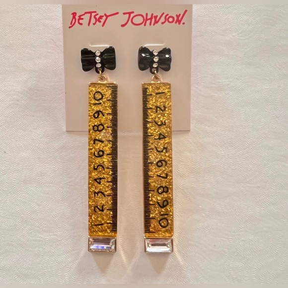 NWT ⚜️🖤⚜️ Betsey Johnson BACK TO COOL RULER DROP EARRINGS GOLD - Picture 4 of 8